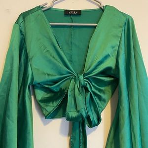 AKIRA GREEN TOP